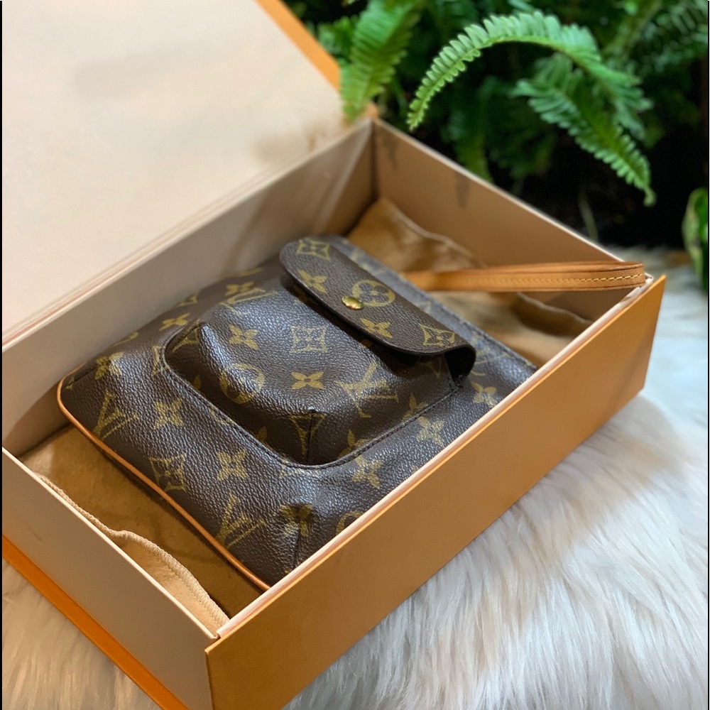LV Partition Wristlet